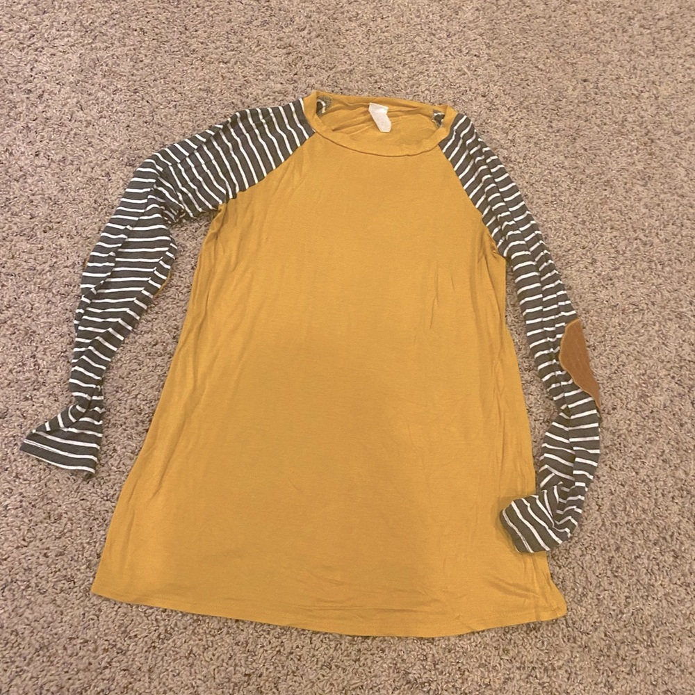 Long-sleeved t-shirt